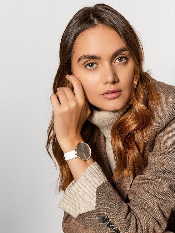CALVIN KLEIN Full Moon Quarz Damenarmbanduhr mit silbernem Zifferblatt