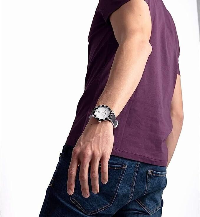 CALVIN KLEIN Quarz Herrenuhr mit silbernem Zifferblatt