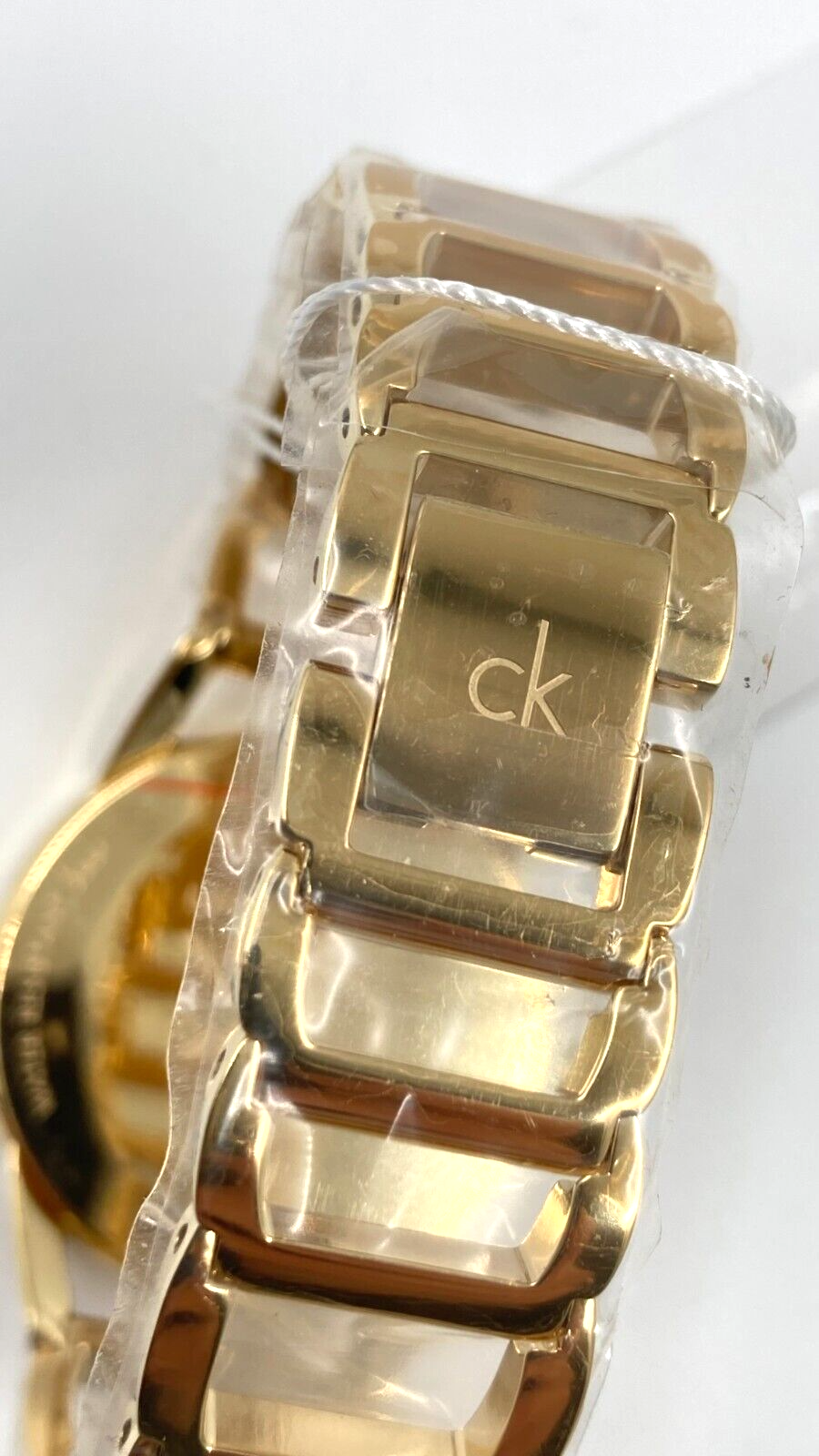 CALVIN KLEIN Quarz Damenarmbanduhr silbernes Zifferblatt gelbgoldene Beschichtung