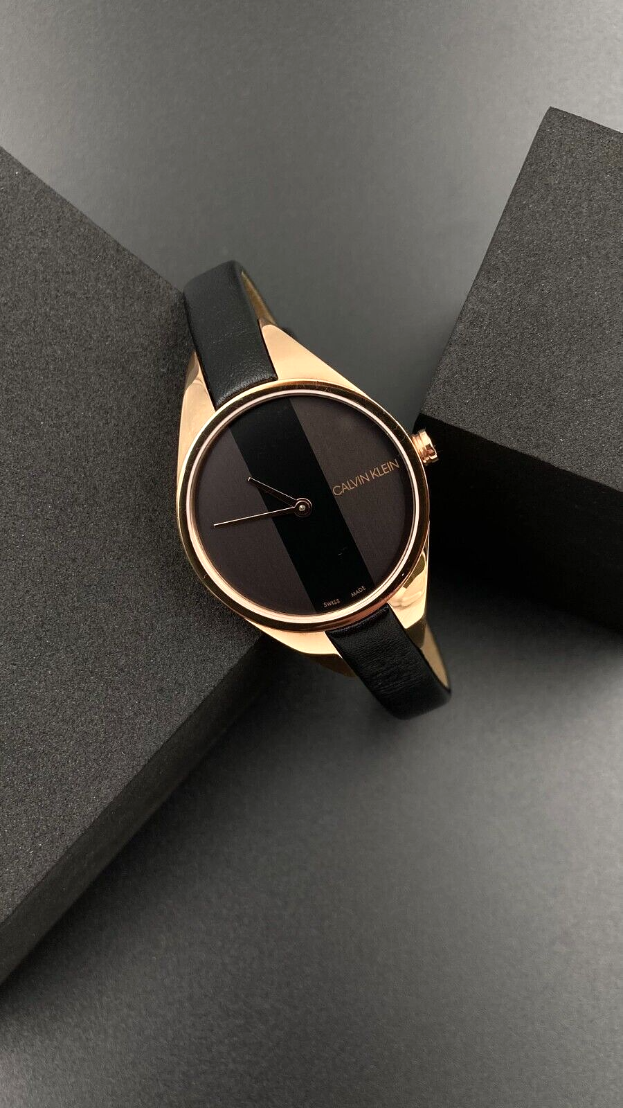 CALVIN KLEIN Rebel Quarz Damenarmbanduhr mit schwarzem Zifferblatt