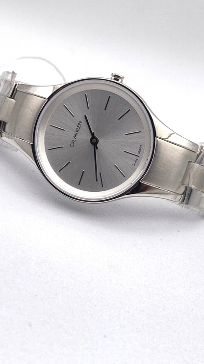CALVIN KLEIN Simplicity Quarz Damenarmbanduhr mit silbernem Zifferblatt