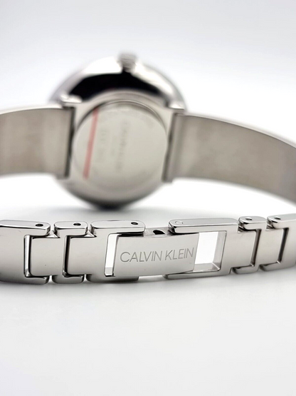 CALVIN KLEIN Seduce Quarzuhr mit schwarzem Zifferblatt K3M23526