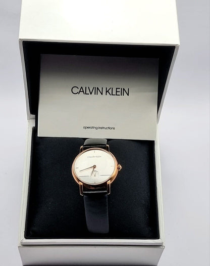 CALVIN KLEIN Established Quarz Damenarmbanduhr silbernes Zifferblatt