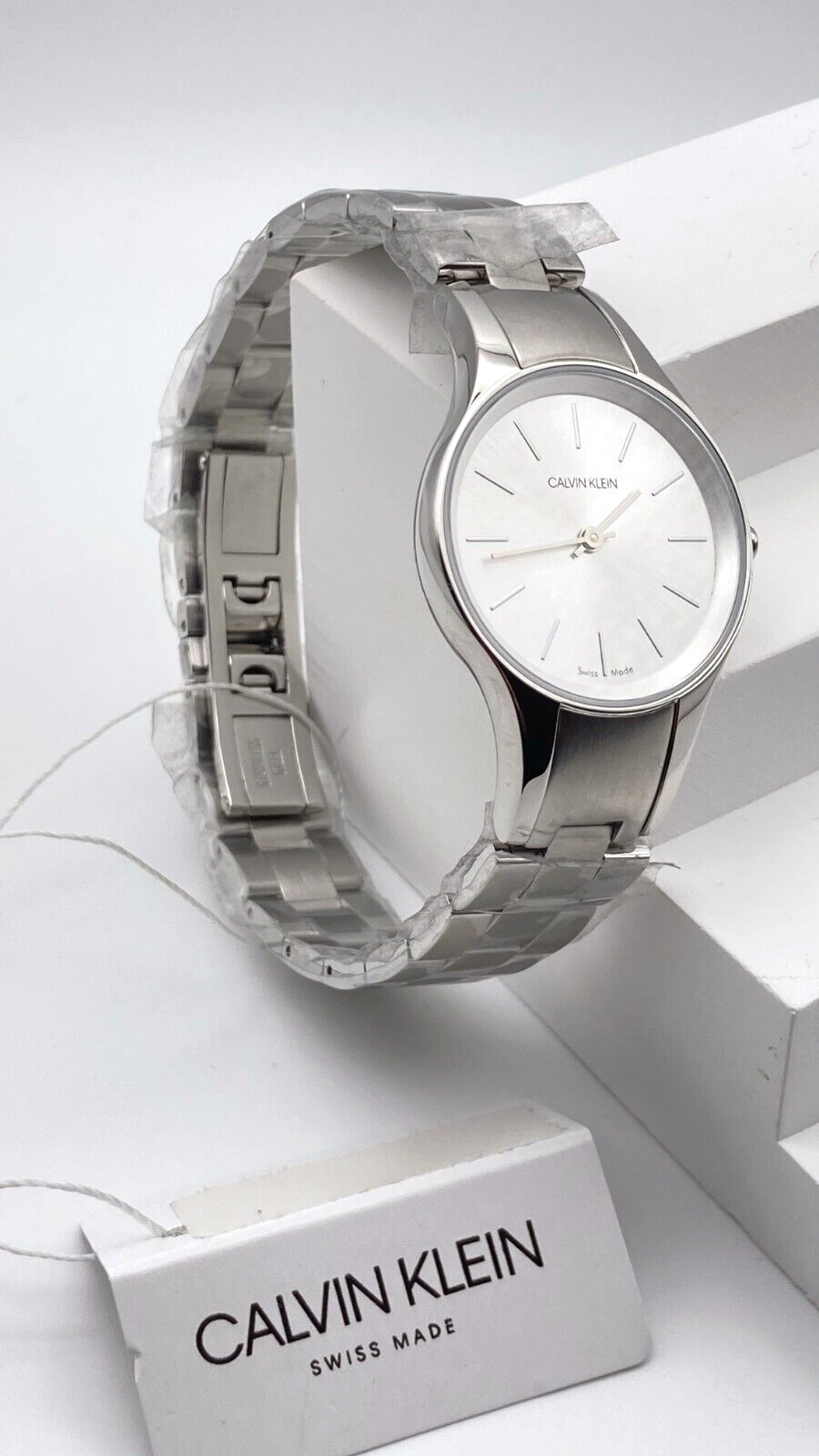 CALVIN KLEIN Simplicity Quarz Damenarmbanduhr mit silbernem Zifferblatt