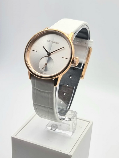 CALVIN KLEIN Damenarmbanduhr mit silbernem Zifferblatt und weißem Leder