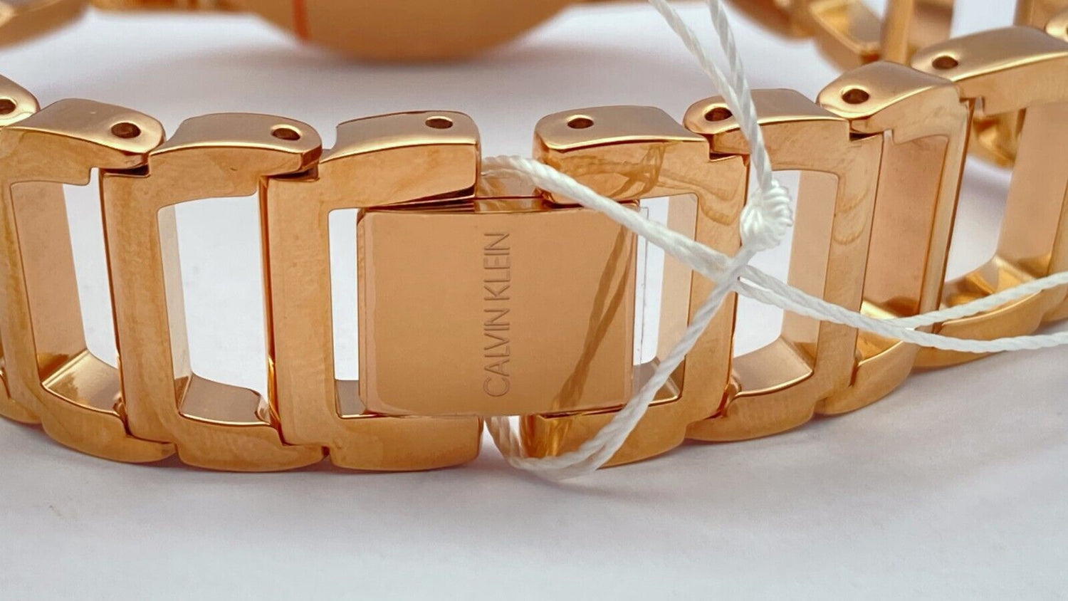 CALVIN KLEIN Stately Damen Quarz Uhr mit silbernem Zifferblatt