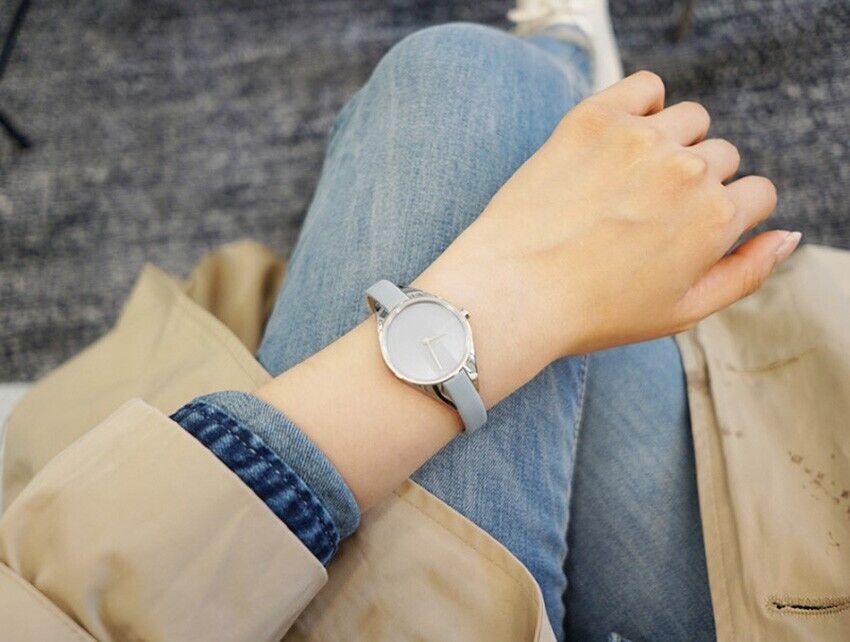 CALVIN KLEIN Rebel Damenarmbanduhr mit hellgrauem Zifferblatt