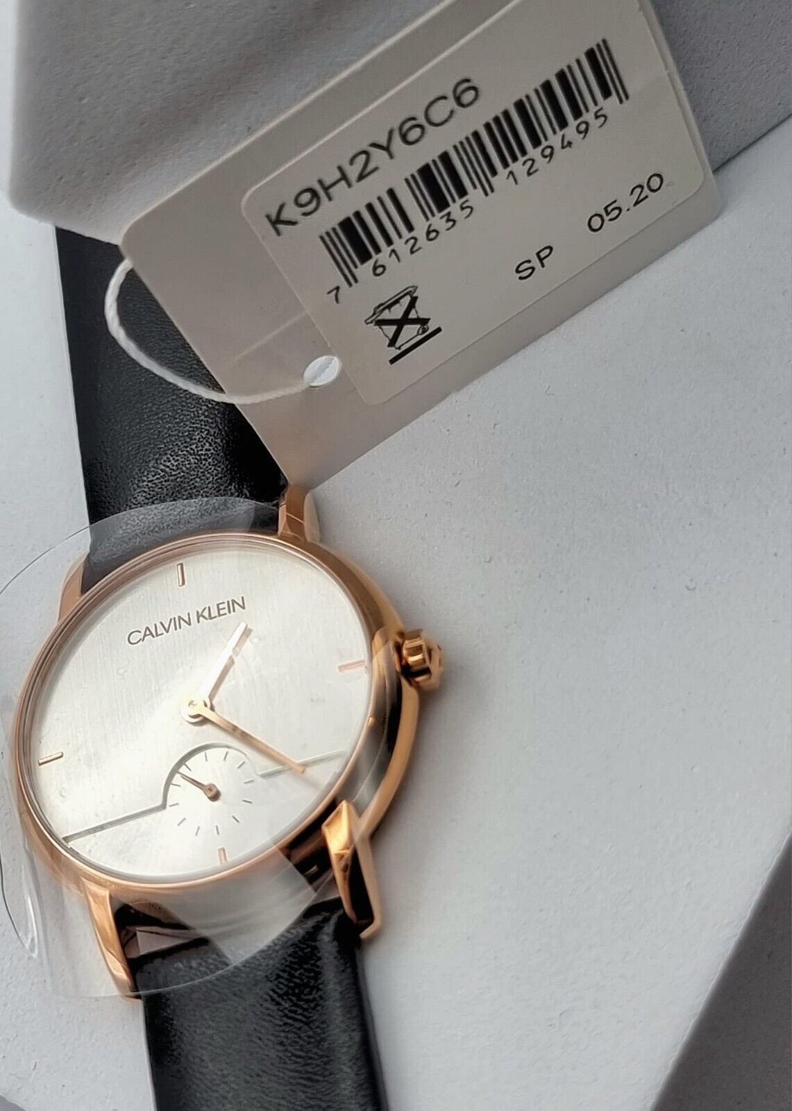 CALVIN KLEIN Established Quarz Damenarmbanduhr silbernes Zifferblatt