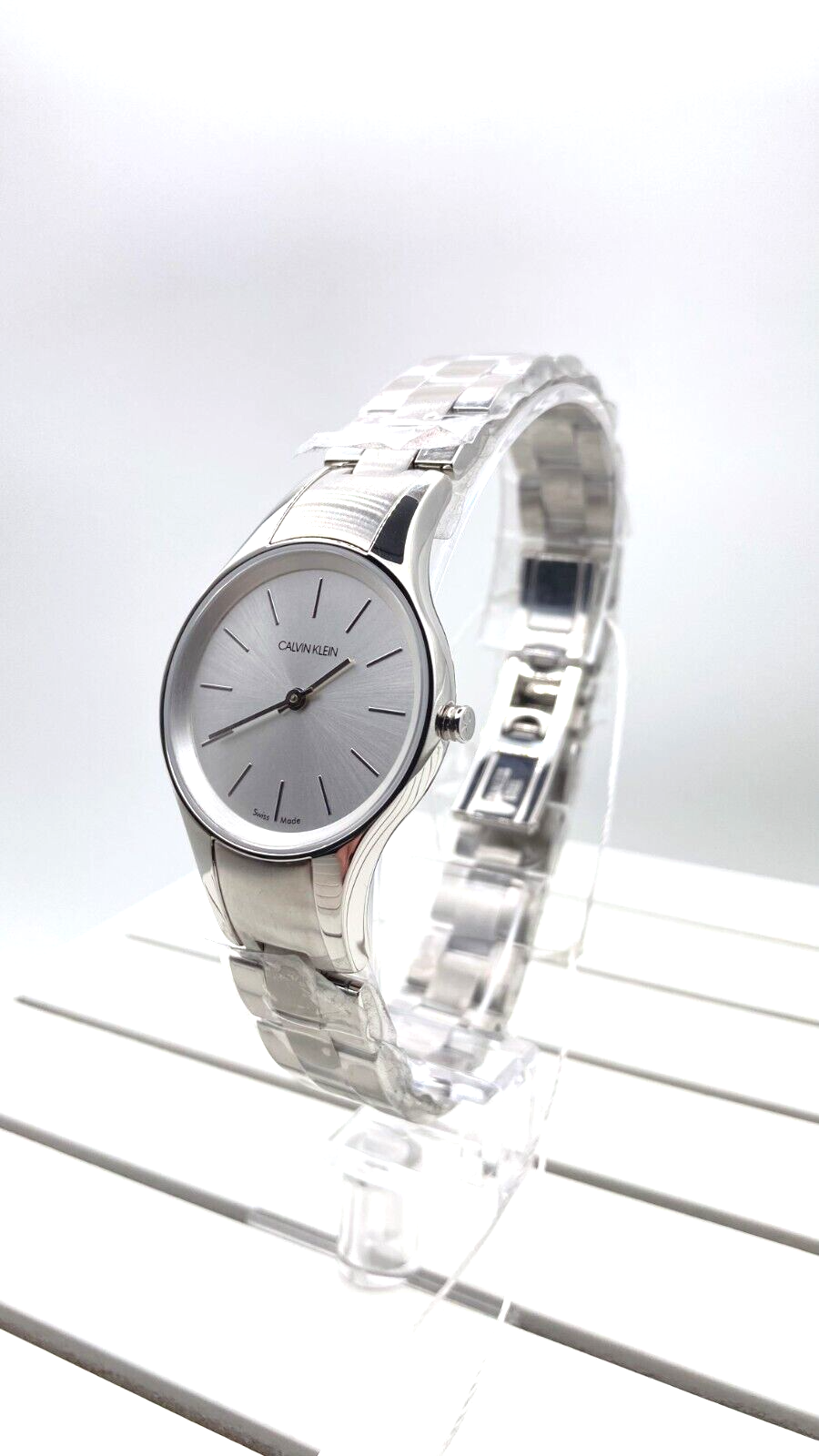 CALVIN KLEIN Simplicity Quarz Damenarmbanduhr mit silbernem Zifferblatt