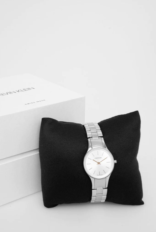 CALVIN KLEIN Simplicity Quarz Damenarmbanduhr mit silbernem Zifferblatt