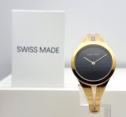 CALVIN KLEIN Addict Damen Uhr mit schwarzem Zifferblatt und goldfarbenem Armreif
