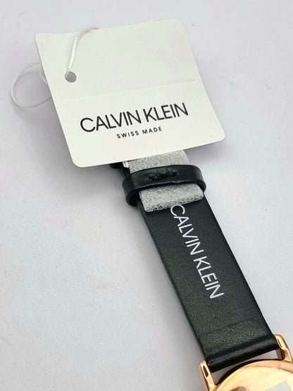 CALVIN KLEIN Established Quarz Damenarmbanduhr silbernes Zifferblatt