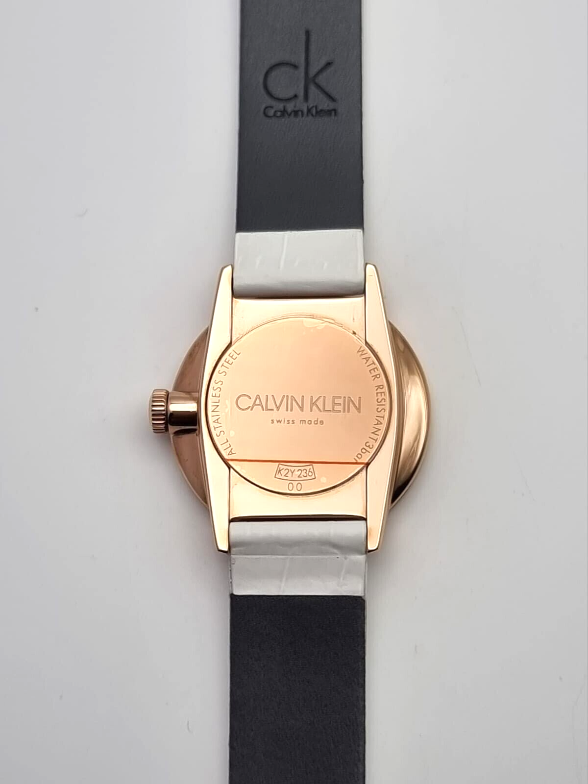 CALVIN KLEIN Damenarmbanduhr mit silbernem Zifferblatt und weißem Leder