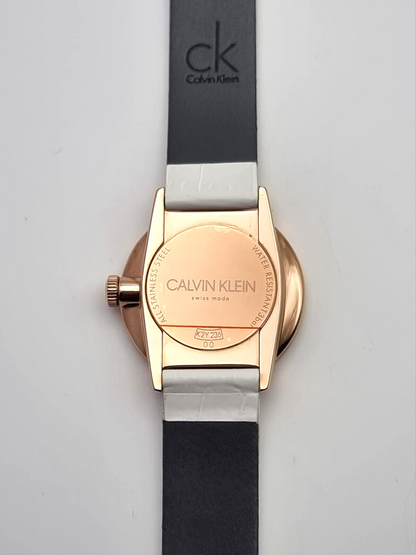 CALVIN KLEIN Damenarmbanduhr mit silbernem Zifferblatt und weißem Leder
