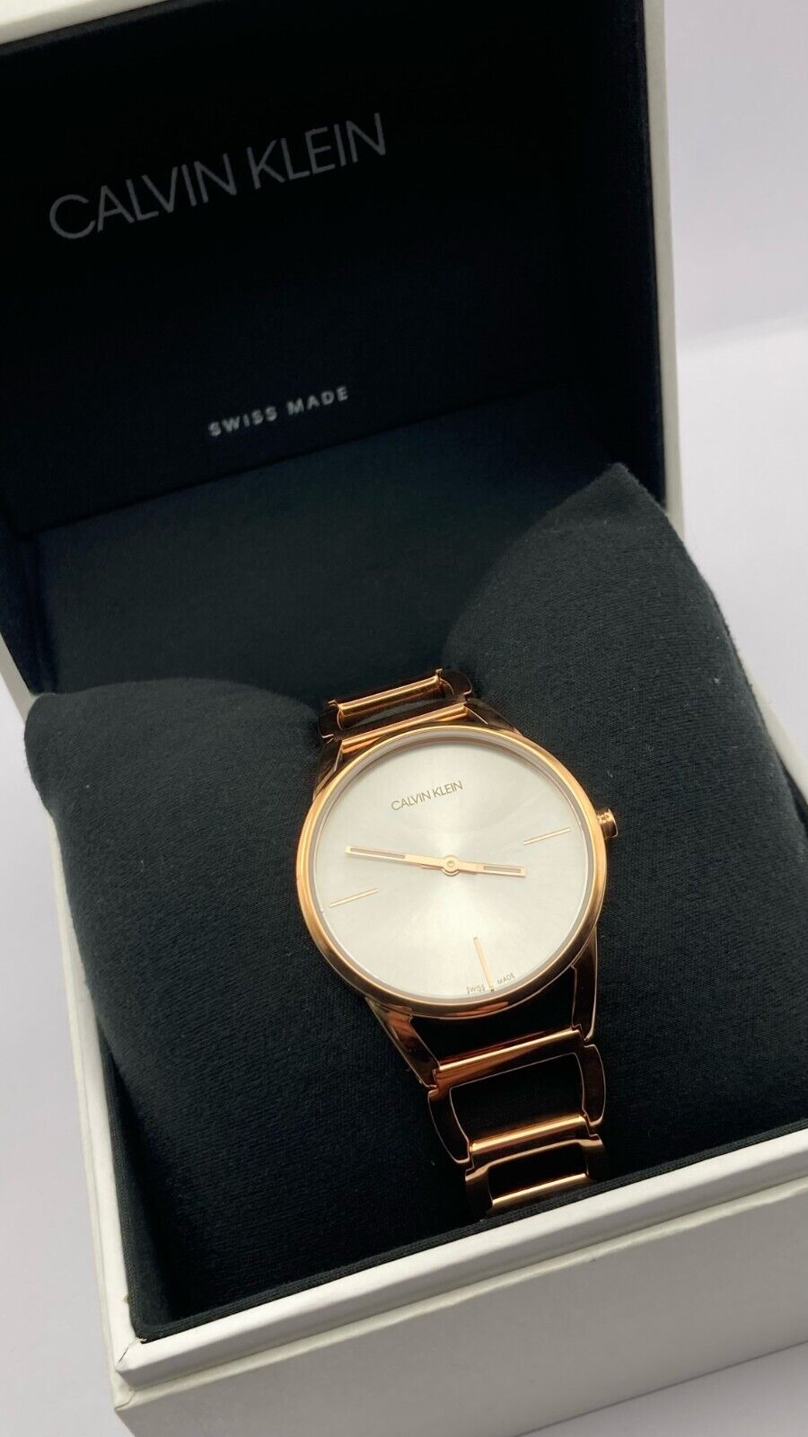 CALVIN KLEIN Stately Damen Quarz Uhr mit silbernem Zifferblatt