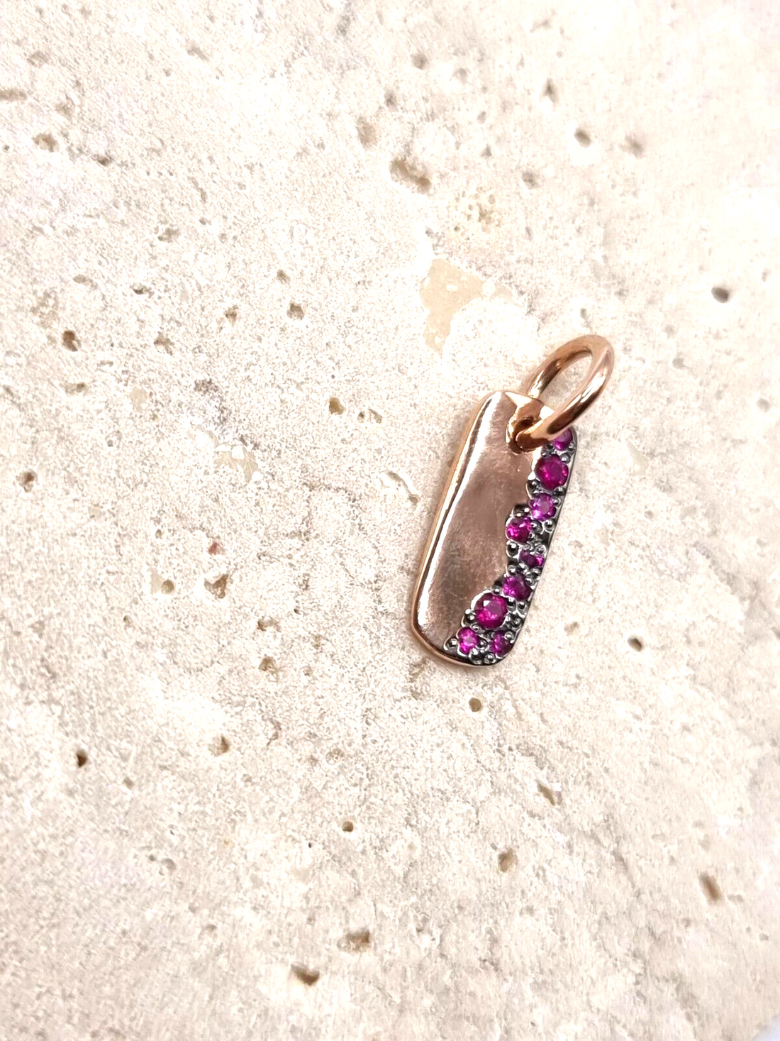 Dodo Charm Roségold/Rubin - 9kt Gold