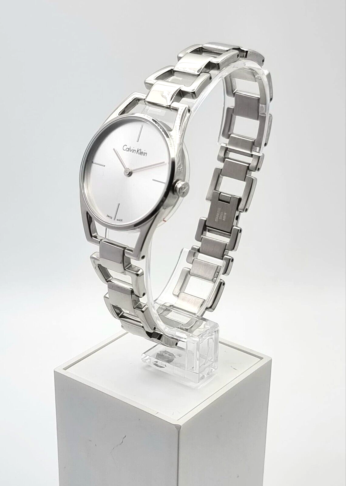 CALVIN KLEIN Dainty Quarz Damenarmbanduhr mit silbernem Zifferblatt