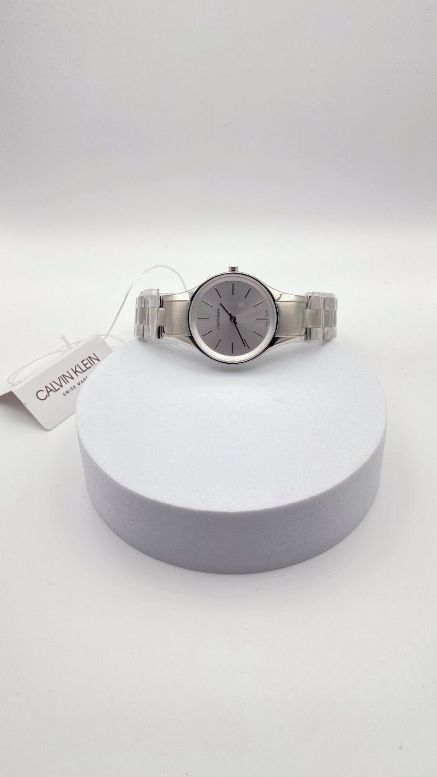 CALVIN KLEIN Simplicity Quarz Damenarmbanduhr mit silbernem Zifferblatt