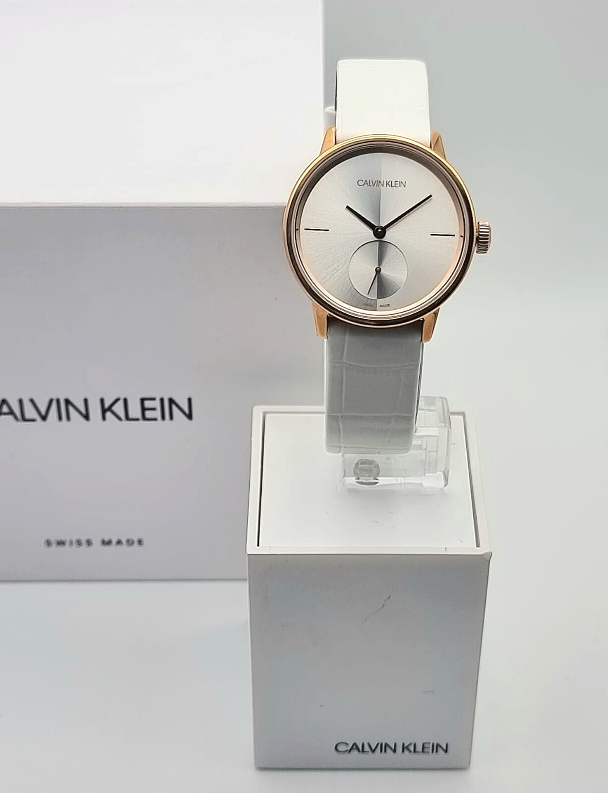 CALVIN KLEIN Damenarmbanduhr mit silbernem Zifferblatt und weißem Leder