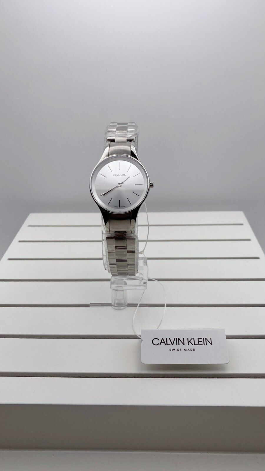 CALVIN KLEIN Simplicity Quarz Damenarmbanduhr mit silbernem Zifferblatt