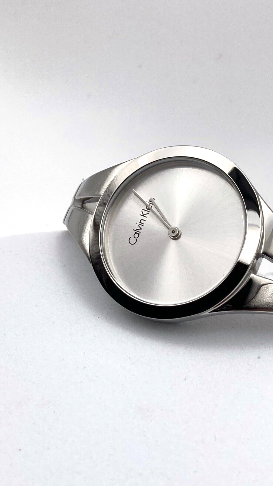 CALVIN KLEIN Addict Silber Zifferblatt Kleine Armreif Damen Uhr