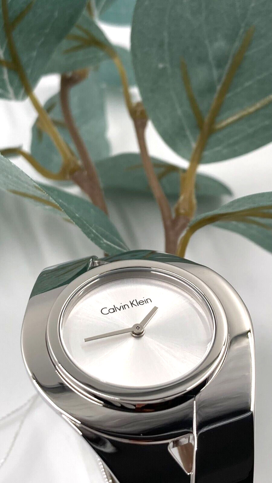 CALVIN KLEIN Sinnliche Silber Zifferblatt Medium Armreif Damen Uhr