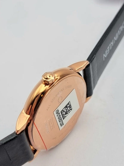 CALVIN KLEIN Established Quarz Damenarmbanduhr silbernes Zifferblatt