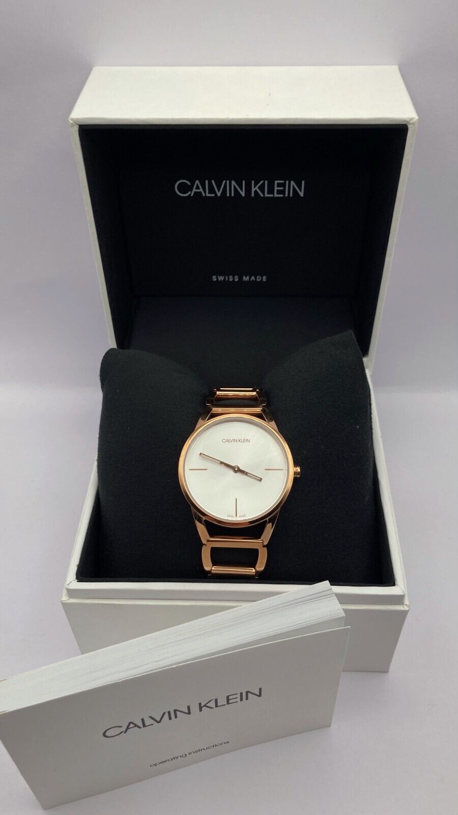 CALVIN KLEIN Stately Damen Quarz Uhr mit silbernem Zifferblatt