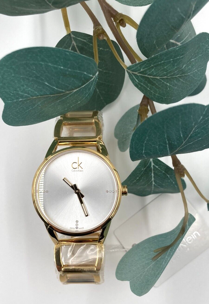 CALVIN KLEIN Quarz Damenarmbanduhr silbernes Zifferblatt gelbgoldene Beschichtung