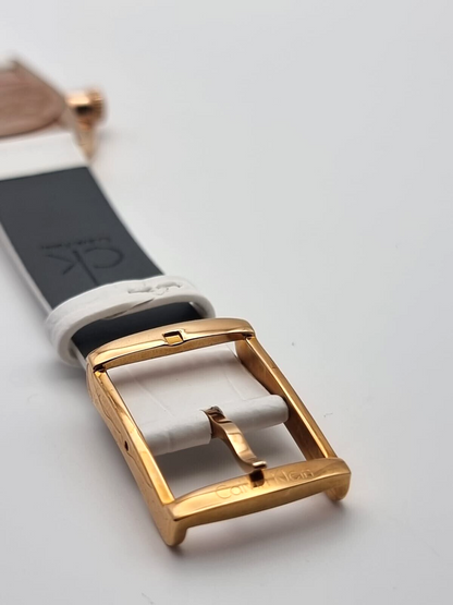 CALVIN KLEIN Damenarmbanduhr mit silbernem Zifferblatt und weißem Leder