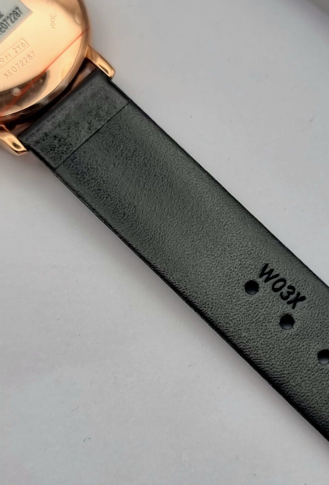 CALVIN KLEIN Established Quarz Damenarmbanduhr silbernes Zifferblatt