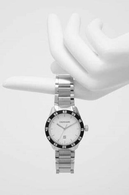 CALVIN KLEIN Quarz Herrenarmbanduhr mit silbernem Zifferblatt