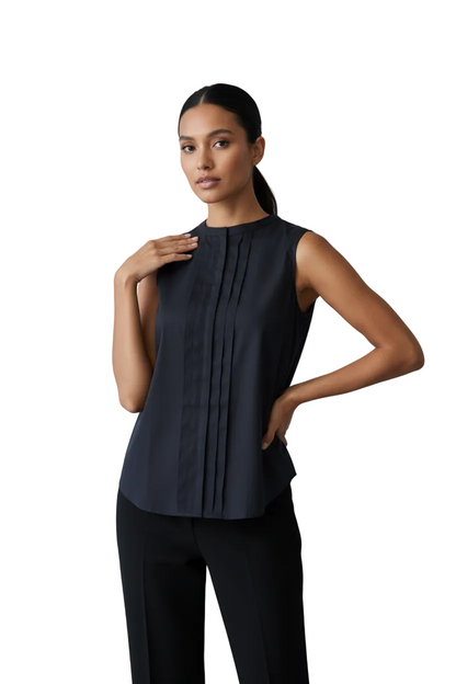 Dunkelblaue Armani Jeans Bluse von Emporio Armani mit langem Arm und Knopfleiste, auf weißem Hintergrund.