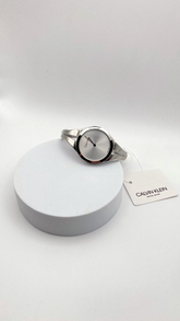 Calvin Klein Damenuhr Addict mit 26 mm Gehäuse, Swiss Made, elegantes Design, Armbanduhr für Damen