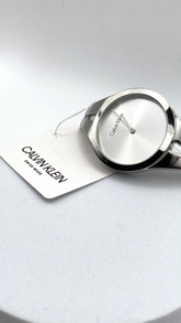 Calvin Klein Addict Damenuhr, 26mm, Swiss Made, stilvolle Uhr mit elegantem Zifferblatt und Lederarmband.