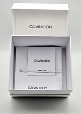 Calvin Klein Damen Armband aus Edelstahl, doppelt, in Gold und Schwarz, elegantes Schmuckstück im modernen Design.