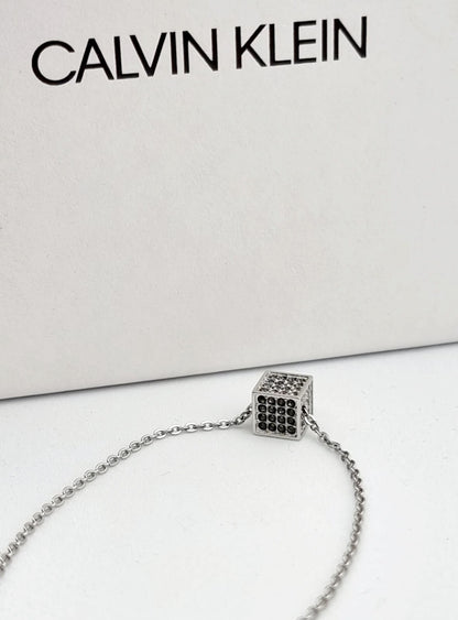 Calvin Klein Damen-Armband aus Edelstahl mit Kristallen, silberfarben, elegantes Schmuckstück mit modernen Design.
