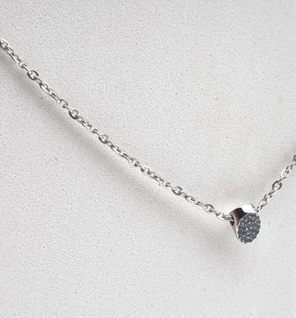 Calvin Klein Brilliant Damen Halskette aus Edelstahl mit blauen Charms und Anhänger, elegantes Schmuckstück.