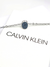 Calvin Klein Brilliant Damen-Halskette aus Edelstahl mit blauen Charms und Anhängern, elegantes Schmuckstück für Damen
