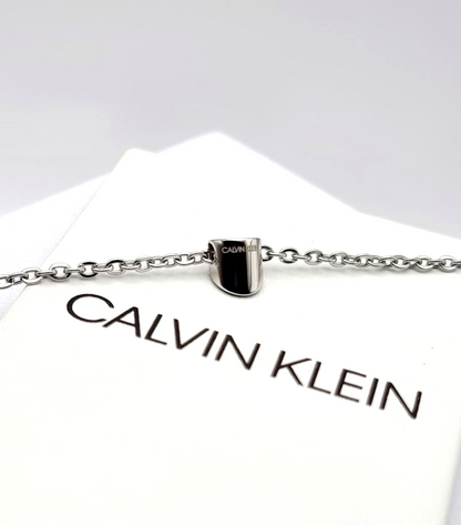 Calvin Klein Brilliant Damen-Halskette aus Edelstahl mit blauen Charms und Anhänger, elegantes Schmuckstück für Damen