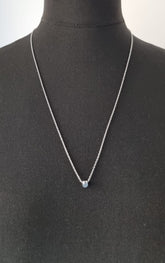 Calvin Klein Damen Halskette Brilliant aus Edelstahl mit blauer Charm-Anhänger, elegantes Schmuckstück für Damen.