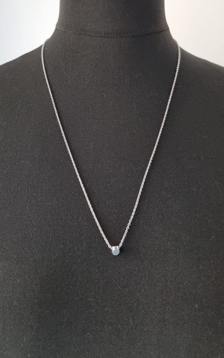 Calvin Klein Damen Halskette Brilliant aus Edelstahl mit blauer Charm-Anhänger, elegantes Schmuckstück für Damen.