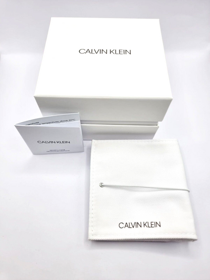 Calvin Klein Brilliant Damen-Halskette aus Edelstahl mit blauen Charms und Anhängern, elegante Schmuckschmuck.