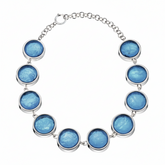 Calvin Klein Charisma Choker Halskette für Damen, silberfarben mit Charms und Anhängern, modisches Schmuckstück.