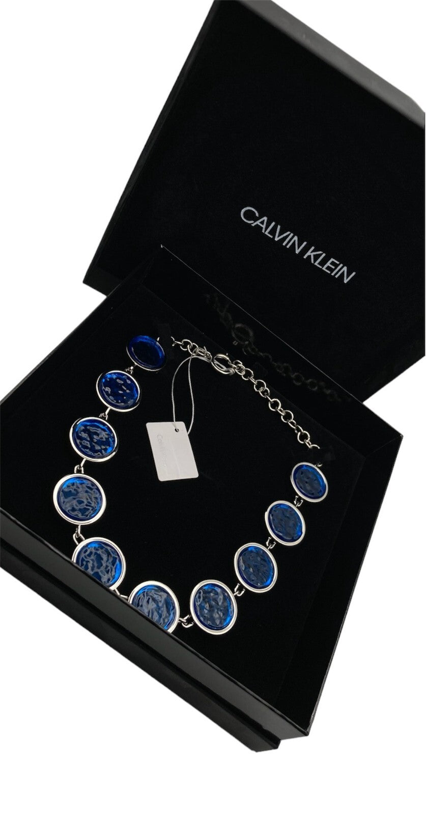 Calvin Klein Charisma Choker Halskette für Damen, silberfarbener Schmuck mit Charms und Anhängern, modischer Damen-Halsreif