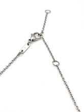 Calvin Klein Groovy Choker Halskette für Damen, silberfarbene Charms und Anhänger, modernes Schmuckdesign