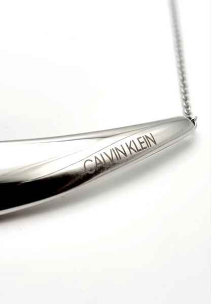 Calvin Klein Groovy Choker Halskette für Damen, Silber mit Charms und Anhänger, modisches Schmuckstück