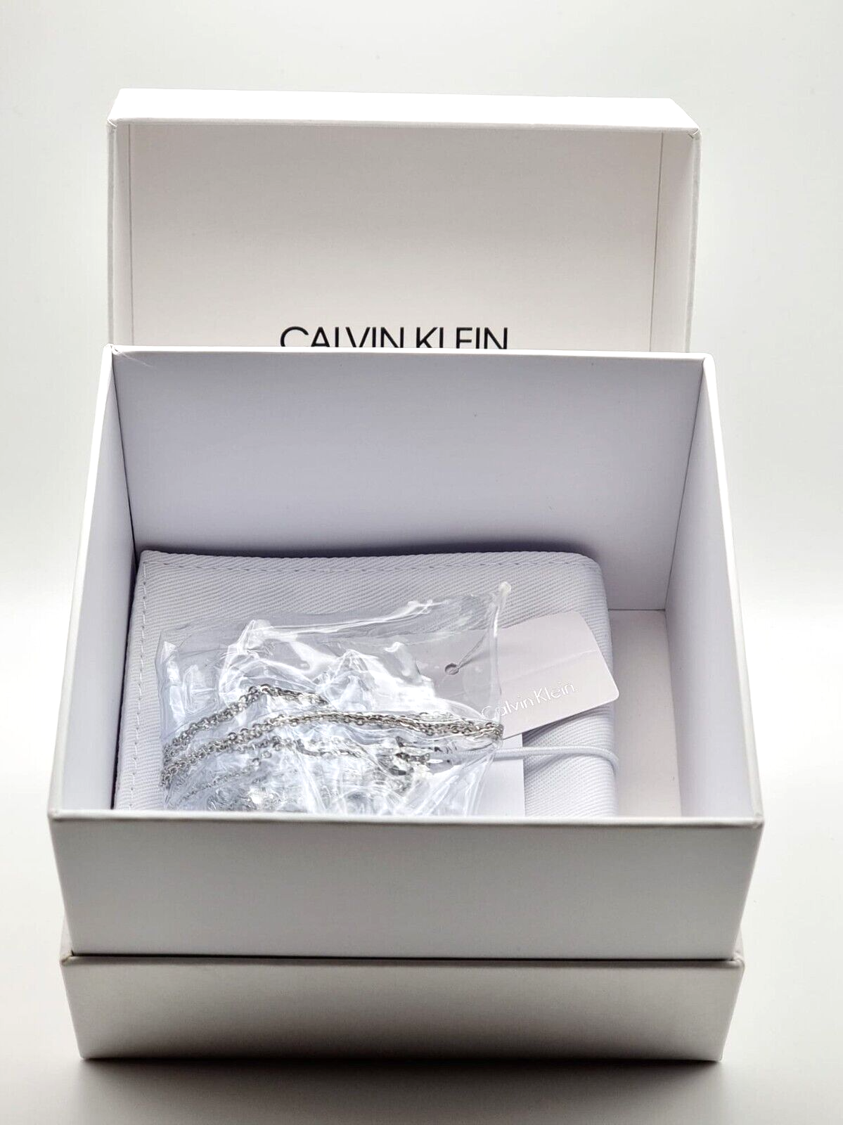 Calvin Klein Damen Halskette aus Edelstahl mit Kristallen in Grau, Charms und Anhänger, elegantes Schmuckstück für Damen