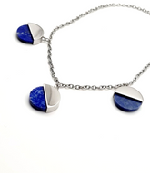 Calvin Klein Spicy Damen-Armband aus Edelstahl mit blauen Stein-Charms, elegantes Schmuckstück für Damen.