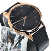 Calvin Klein City Herrenuhr Quarzuhr 43mm Swiss Made mit Edelstahlarmband und minimalistischer Zifferblattgestaltung